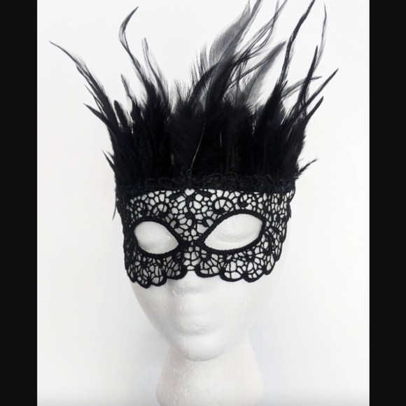 Feathered masquerade mask BNIP - Picture 1 of 3